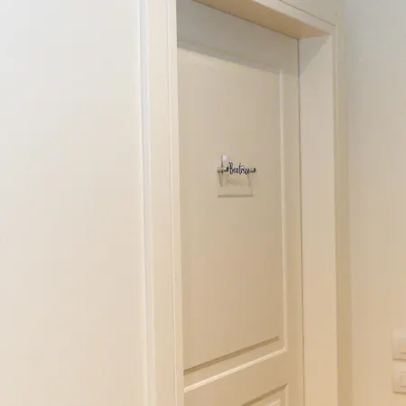 C House לינה וארוחת בוקר