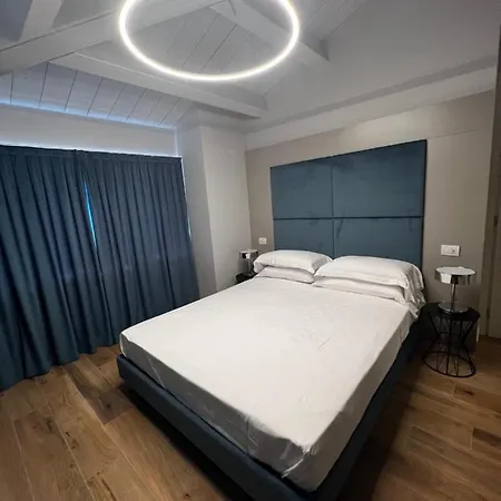 C House Alojamento de Acomodação e Pequeno-almoço Peschiera del Garda