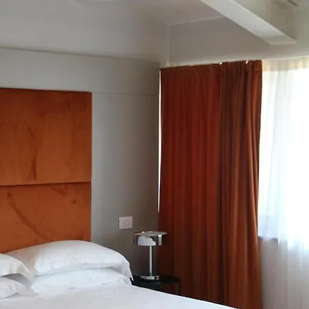 C House Alojamento de Acomodação e Pequeno-almoço Peschiera del Garda