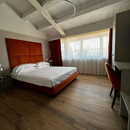 Alojamento de Acomodação e Pequeno-almoço C House Peschiera del Garda