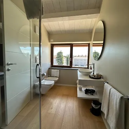 C House Alojamento de Acomodação e Pequeno-almoço Peschiera del Garda