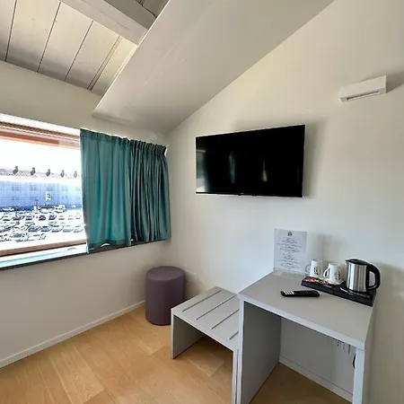 Alojamento de Acomodação e Pequeno-almoço C House Peschiera del Garda