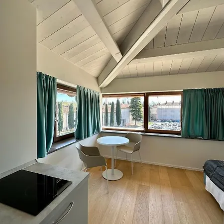 C House Alojamento de Acomodação e Pequeno-almoço Peschiera del Garda