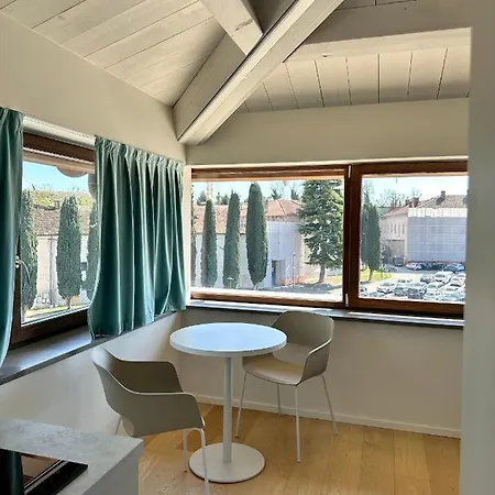 C House Alojamento de Acomodação e Pequeno-almoço Peschiera del Garda