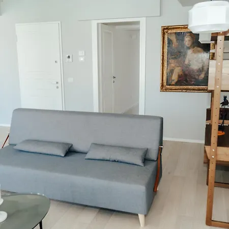 Bed & Breakfast C House *