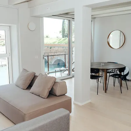 Bed & Breakfast C House