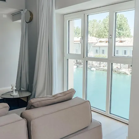 C House Bed & Breakfast *