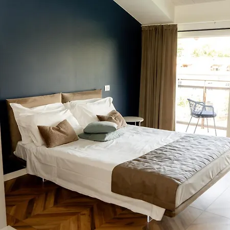 C House 4*
